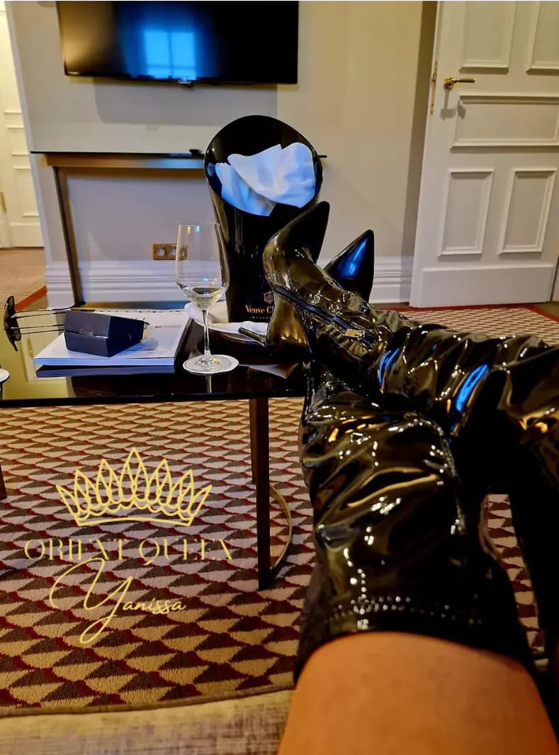 Mistress Galerie Bild 16 - Domina Telefon