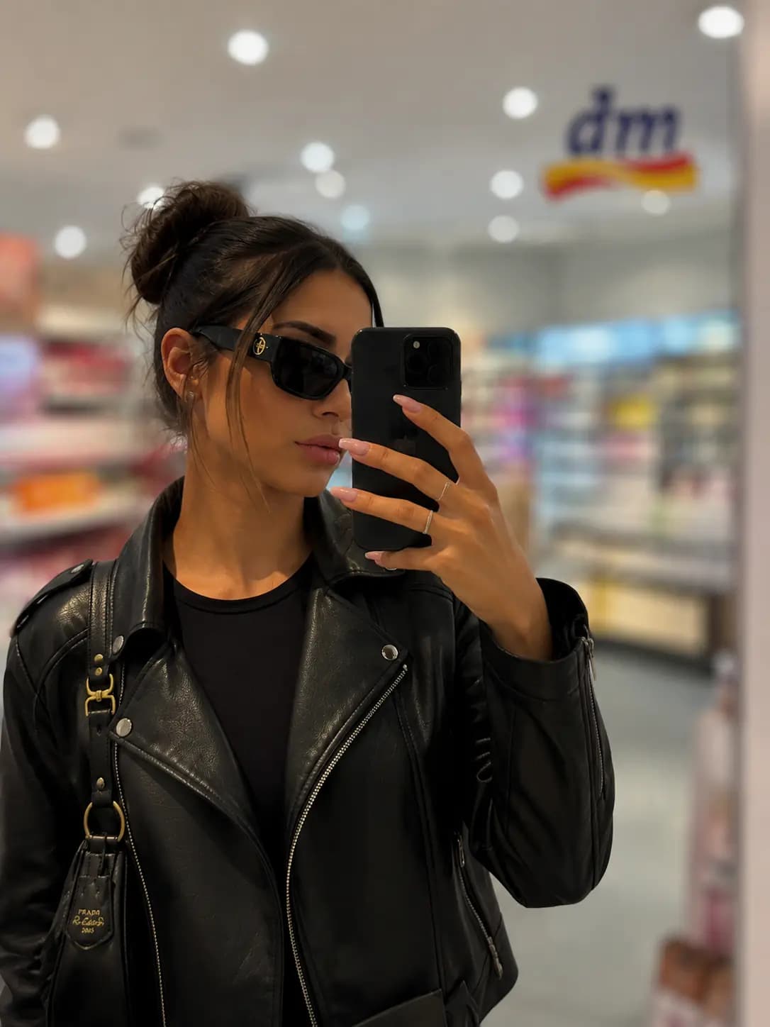 LadyShirin Galerie Bild 7 - Domina Telefon