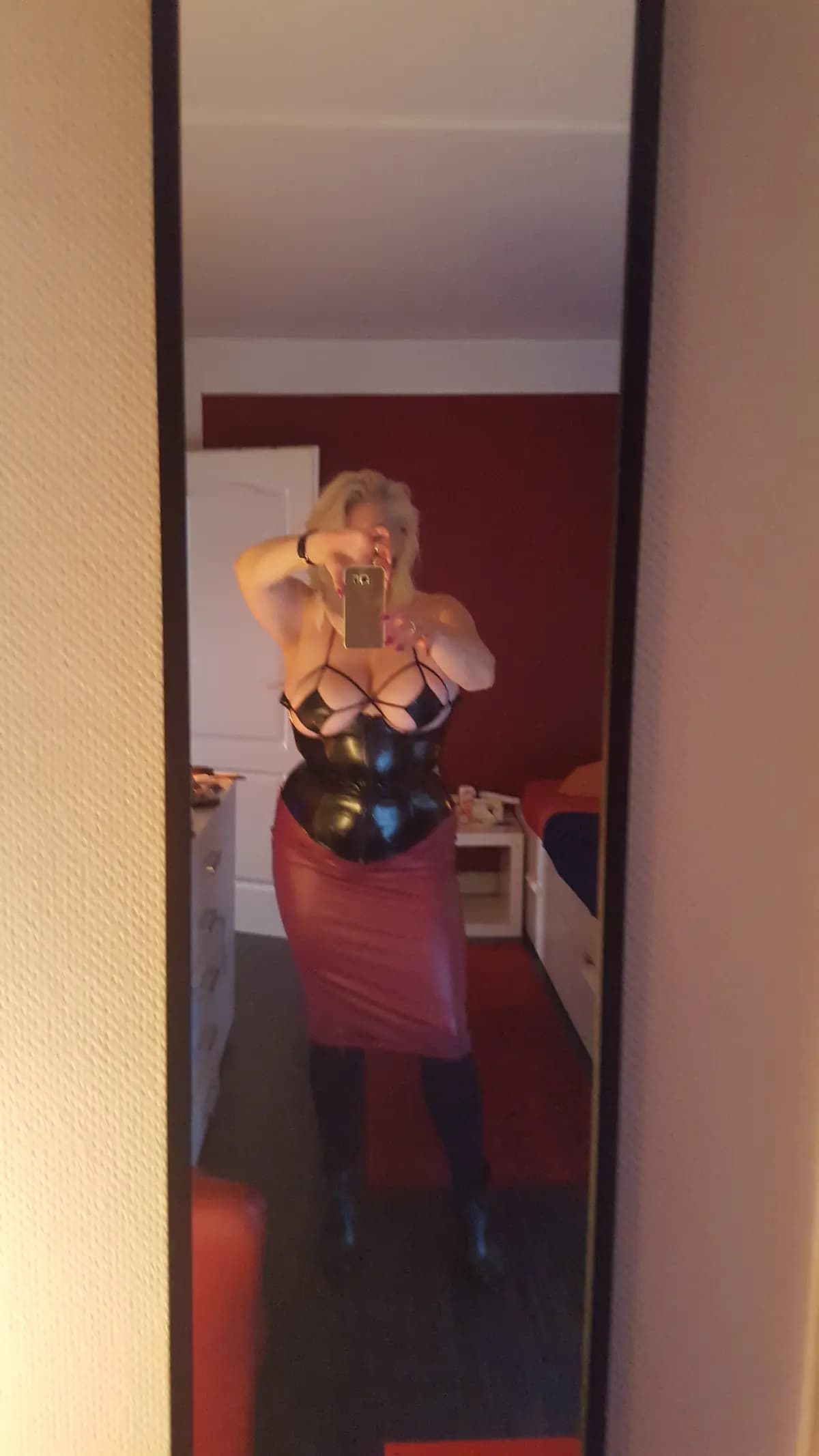 Lady Silke - Domina für Telefonerziehung und dominante Telefonate
