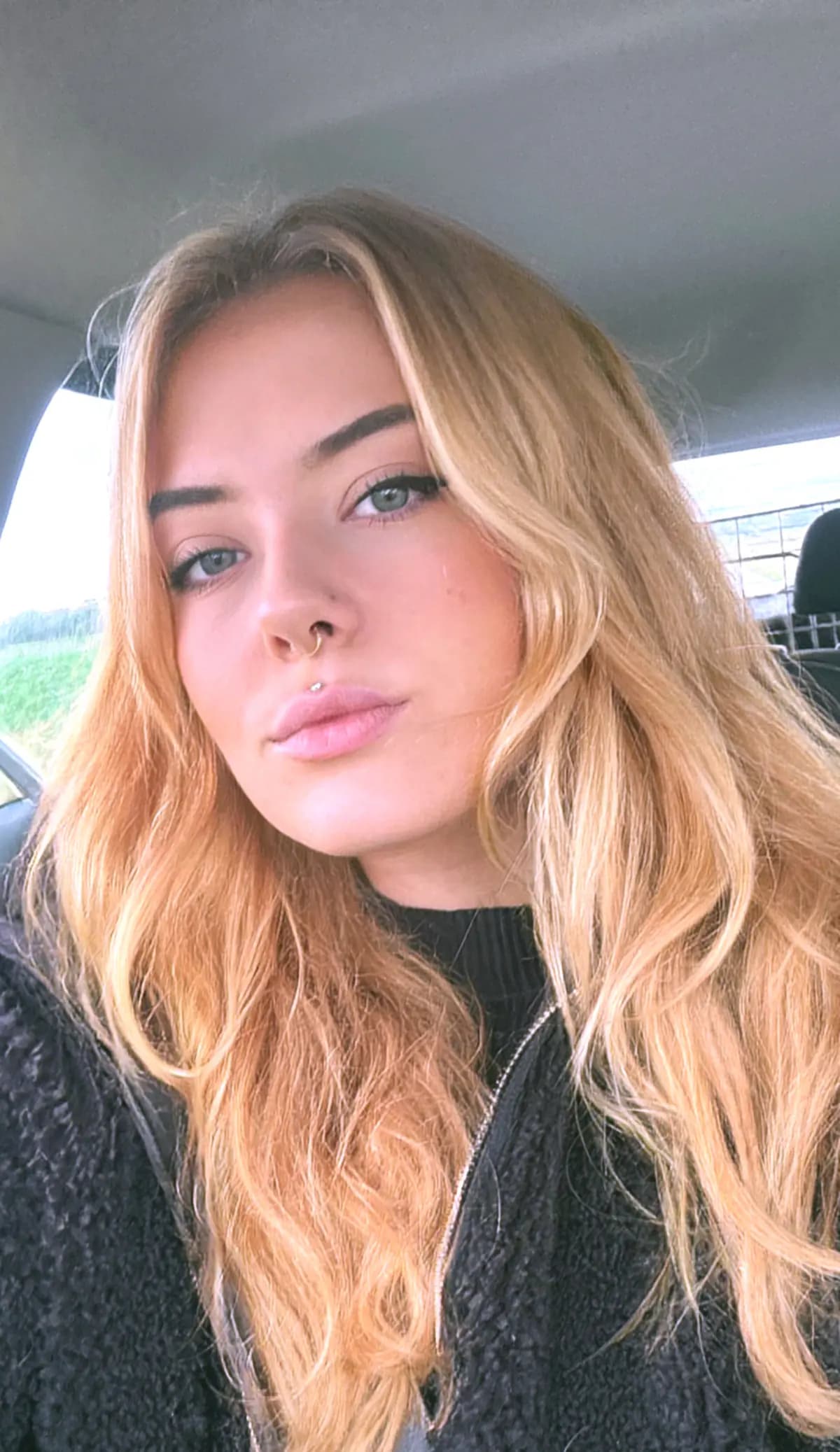 LadyMadeline - Domina für Telefonerziehung und dominante Telefonate